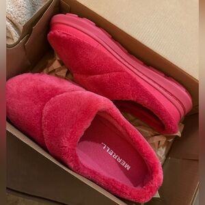 Merrell Women's Slippers in Vibrant Pink